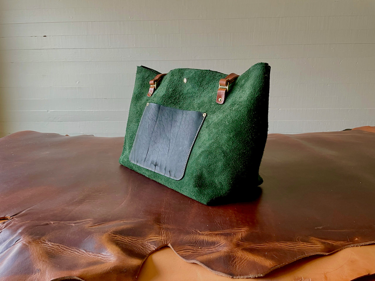 Tote #5003 | GREEN ROUGHOUT | LARGE
