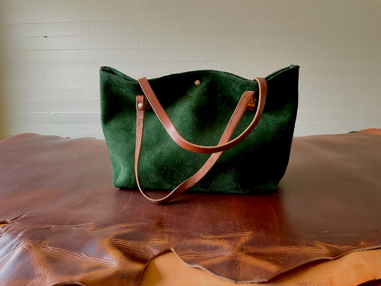 Tote #5003 | GREEN ROUGHOUT | LARGE