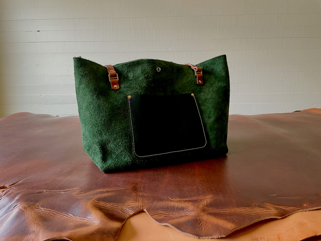 Tote #5003 | GREEN ROUGHOUT | LARGE
