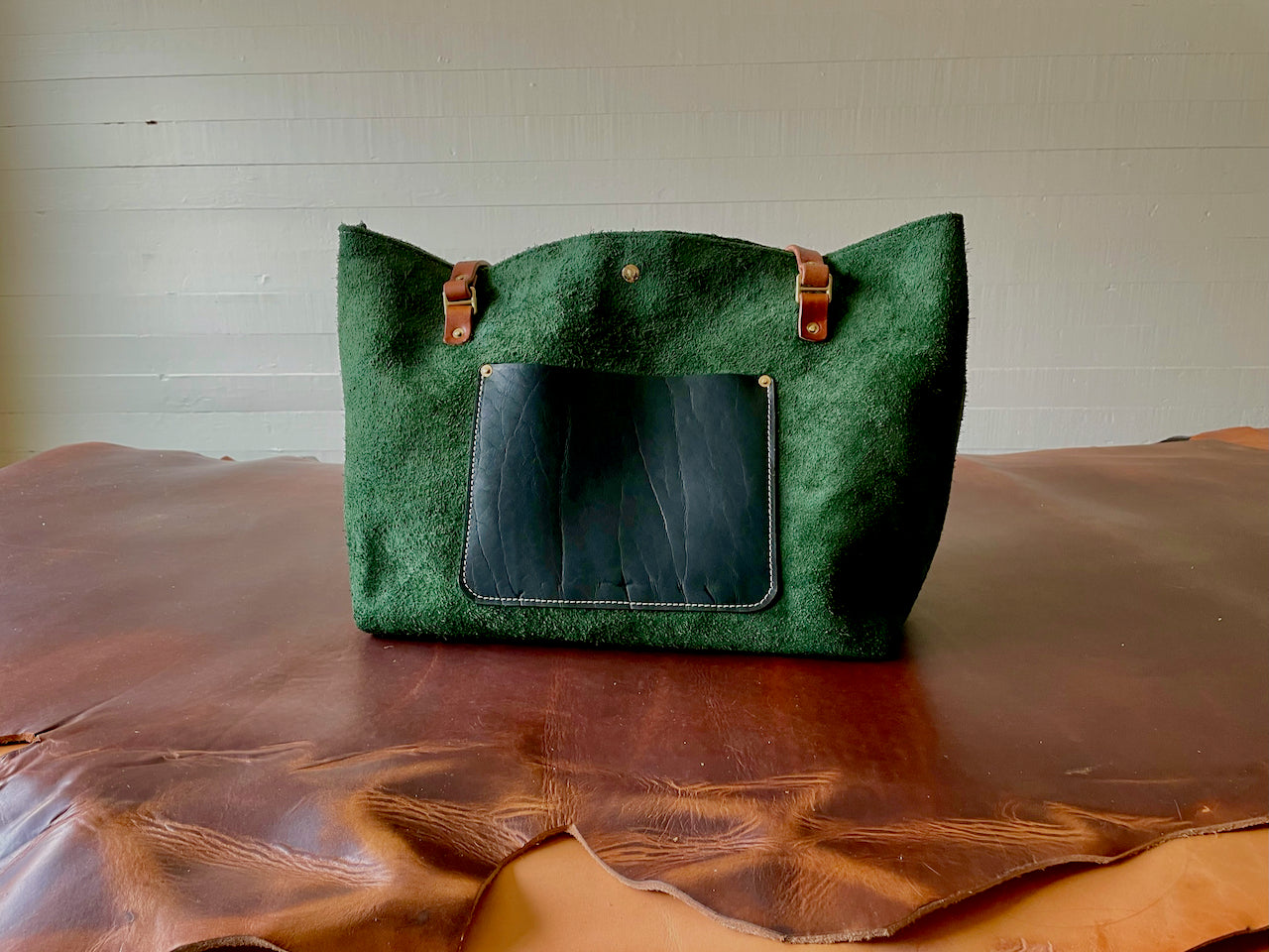 Tote #5003 | GREEN ROUGHOUT | LARGE
