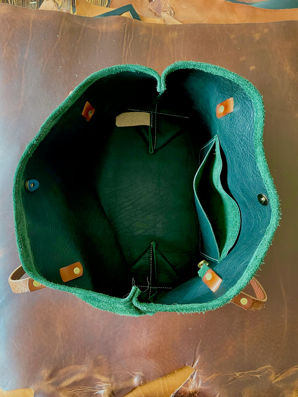 Tote #5003 | GREEN ROUGHOUT | LARGE