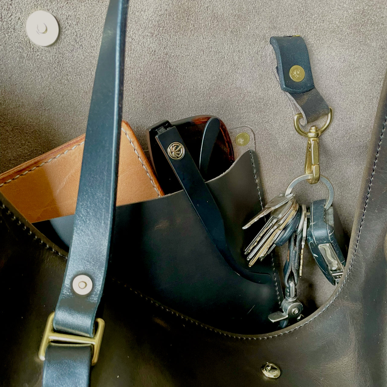 Tote #5002 | Black | LARGE
