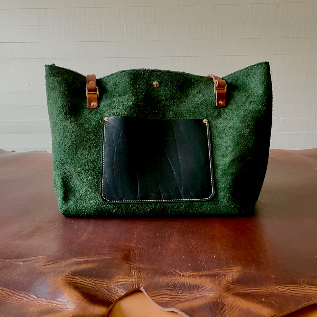 Tote #5003 | GREEN ROUGHOUT | LARGE