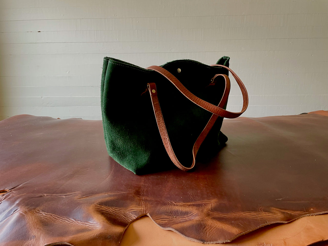 Tote #5003 | GREEN ROUGHOUT | LARGE