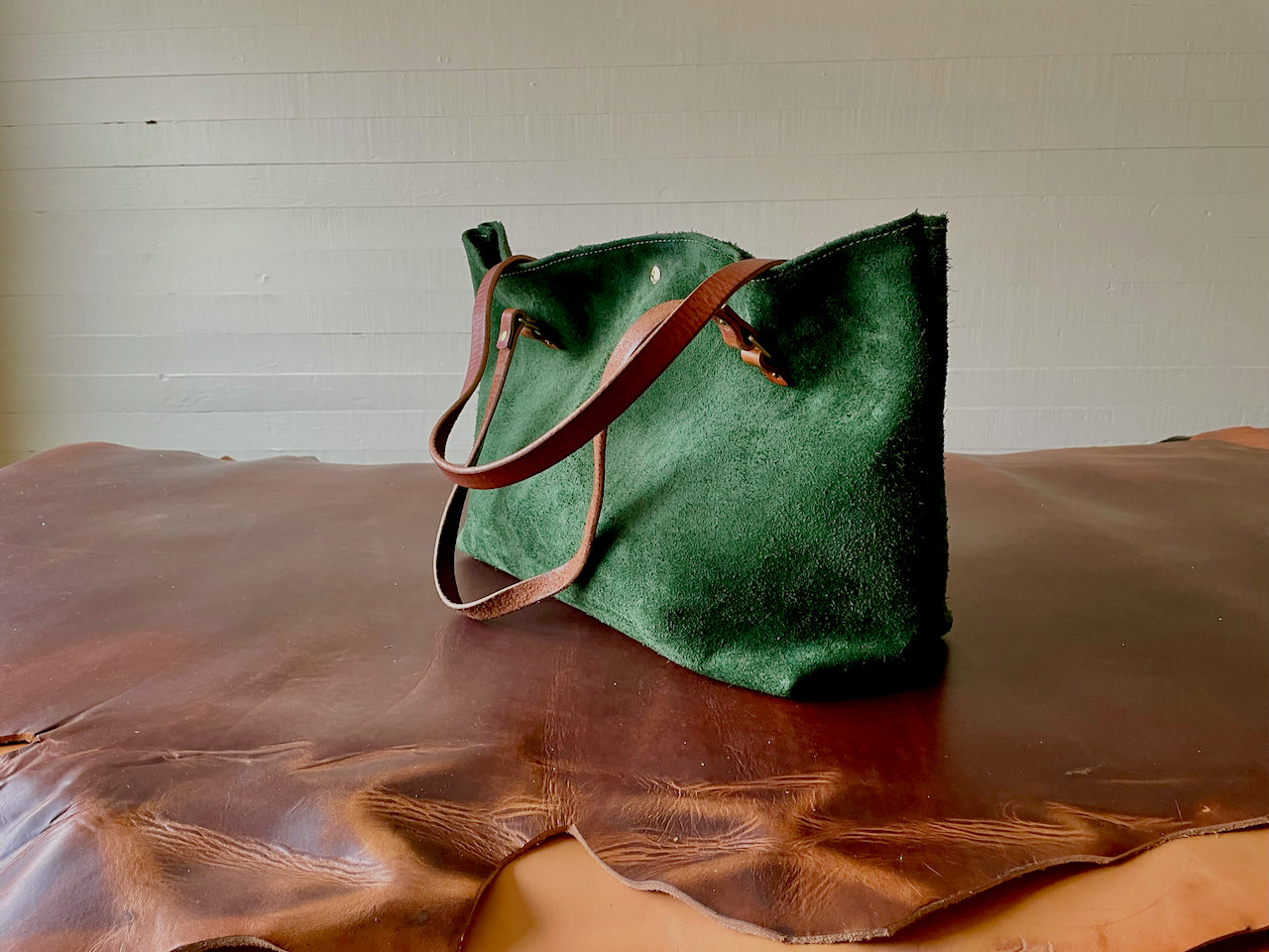 Tote #5003 | GREEN ROUGHOUT | LARGE